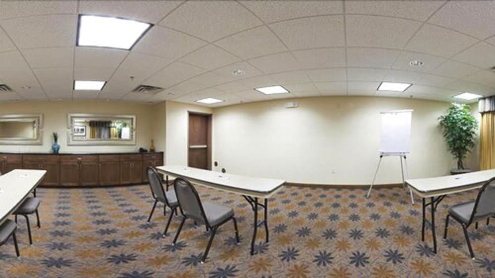 Holiday Inn Express Hotel & Suites Lamar 67/78