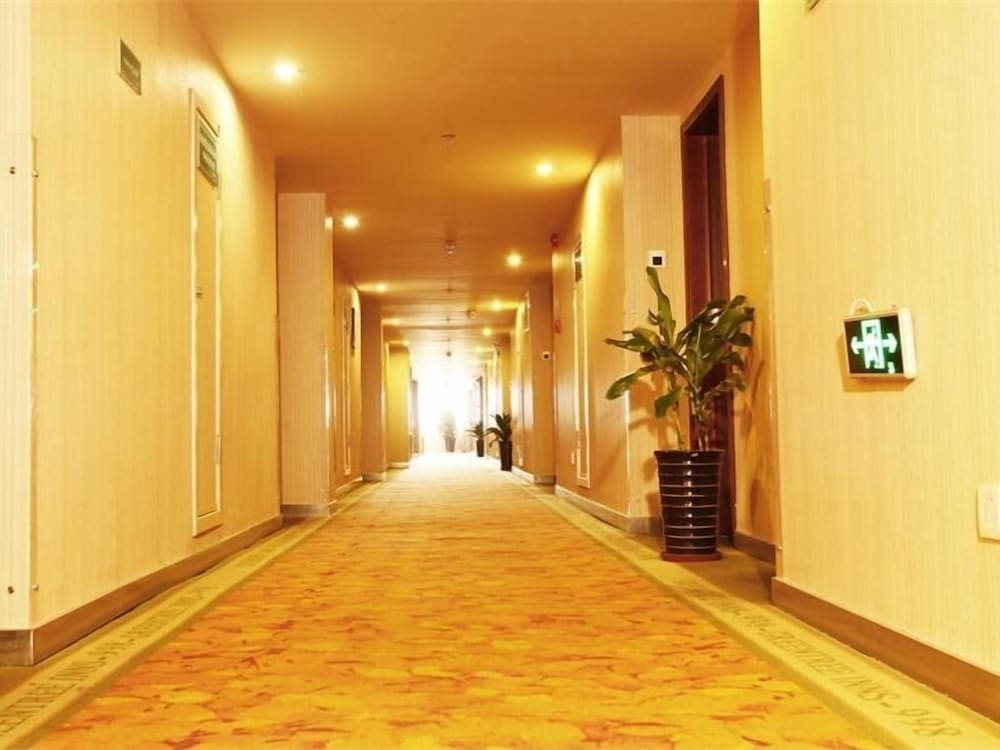 GREENTREE INN HEFEI SWAN LAKE WANDA SQUARE EXPRESS HOTEL 42/58