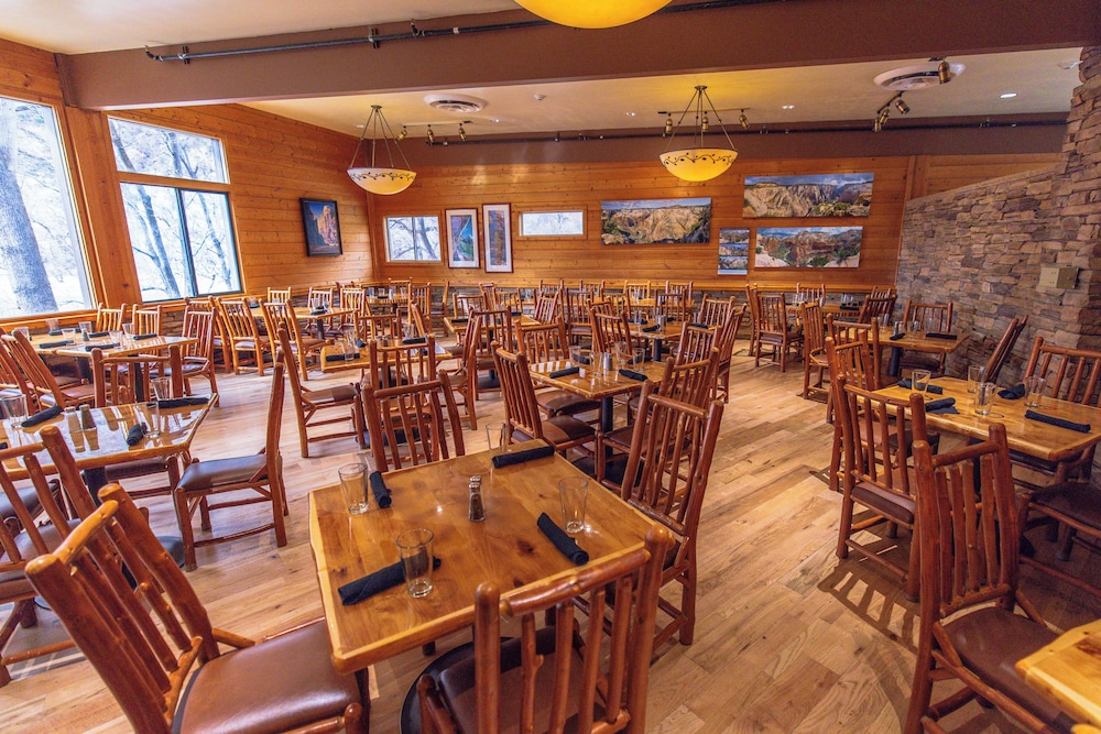Zion Lodge Inside The Park 30/41