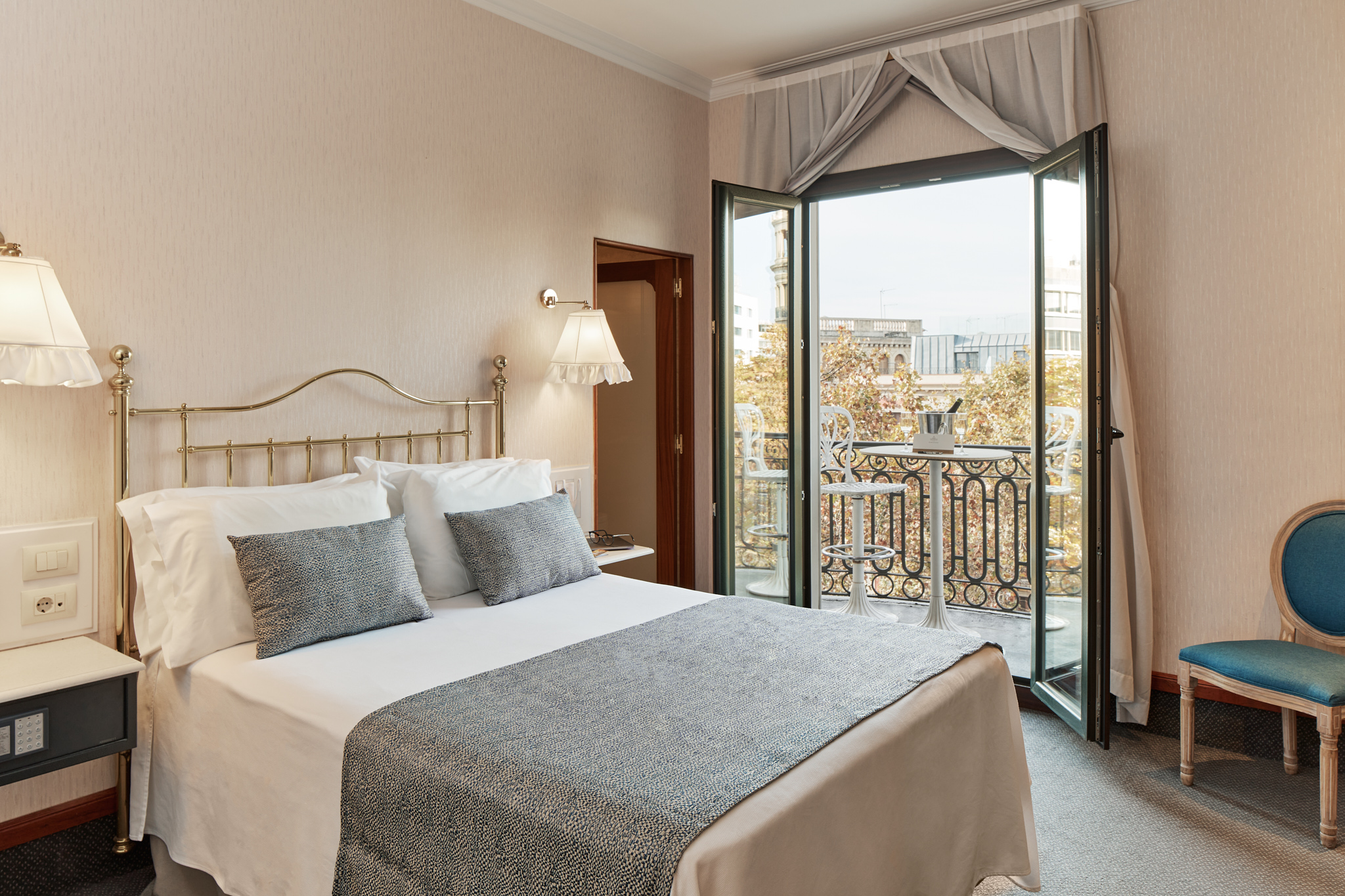 Deluxe, Double or Twin Bed, Ramblas View, Balcony