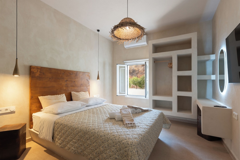Rame House, Double and Twin Beds