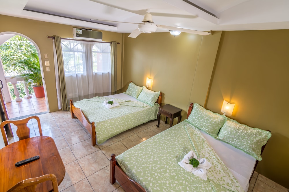 LE PRISS HOTEL 35/63