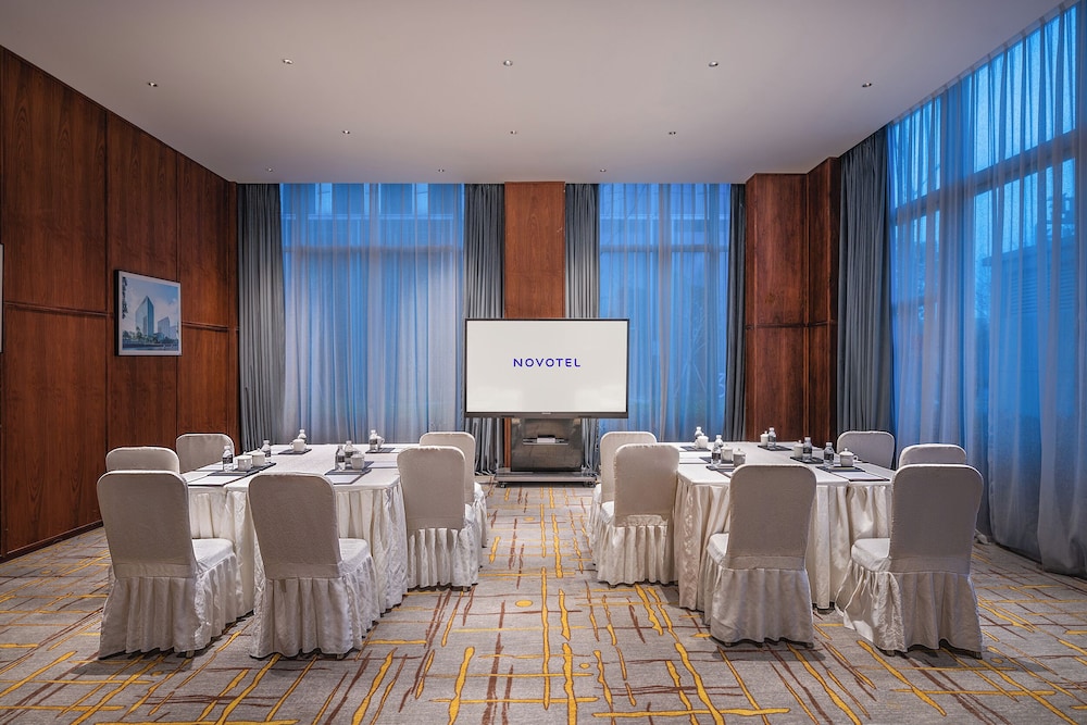 Novotel Shanghai Baoshan Jiusi 36/46