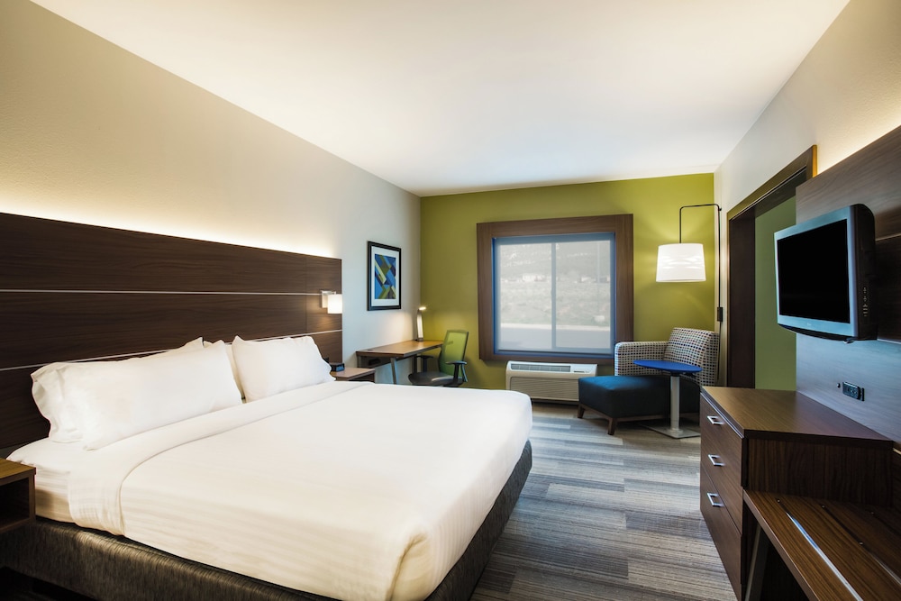 Holiday Inn Express Suites Cedar City 16/49