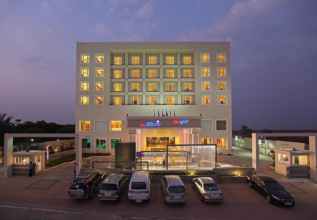 HOTEL LACLASSIC 2/29
