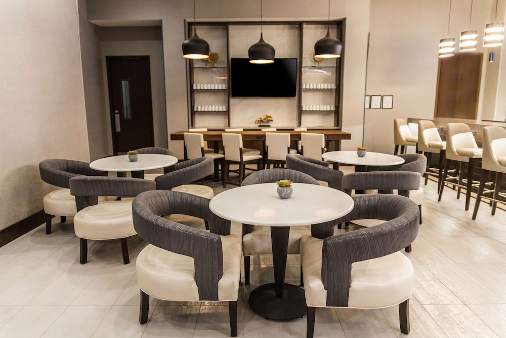 Hyatt Place Greenville/Downtown 55/64