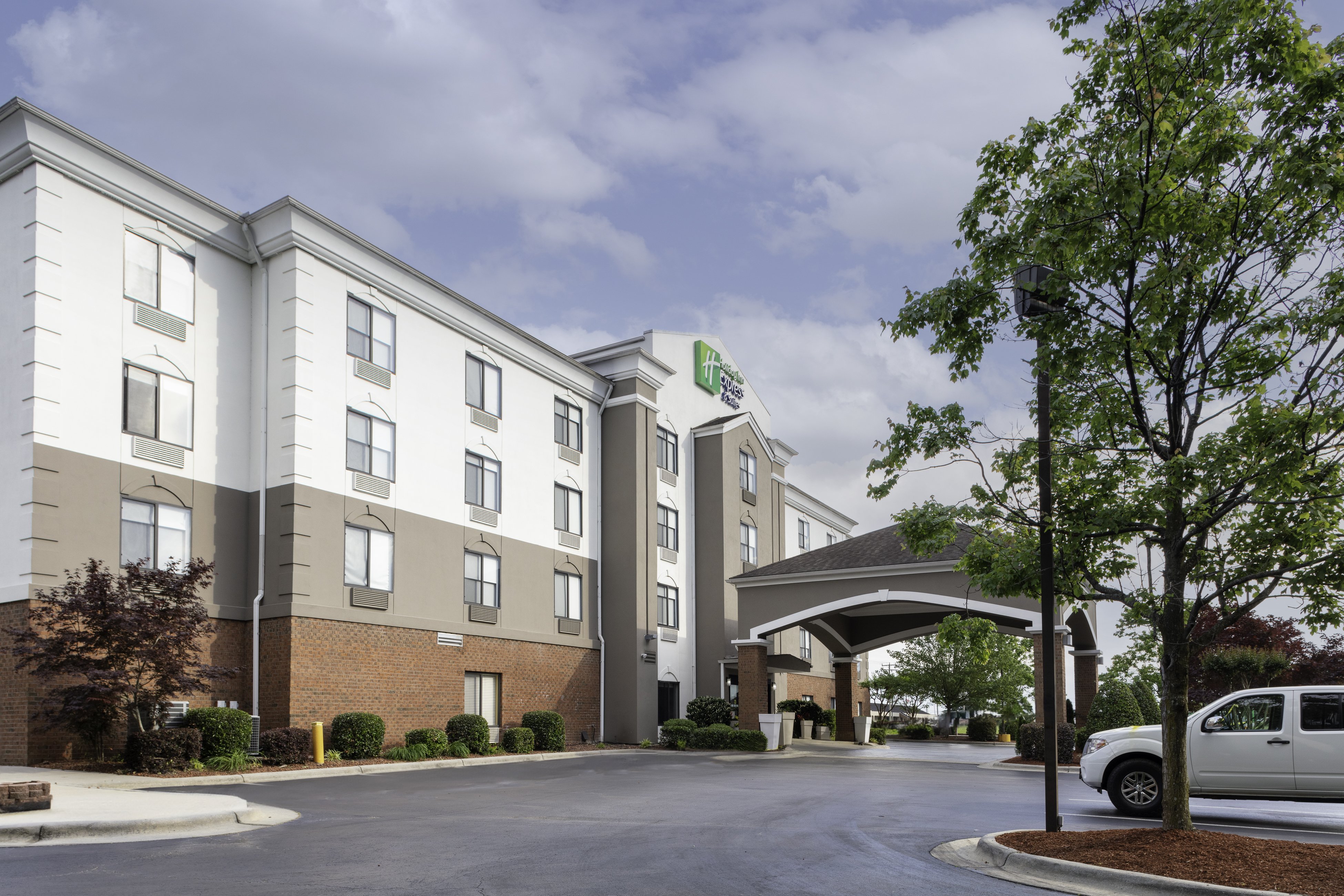 Holiday Inn Express Suites Roanoke Rapids Se 65/72