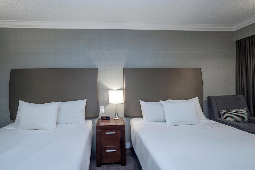 Standard, 2 Queen Beds, Separate Building، Sandman Hotel Revelstoke 4/6