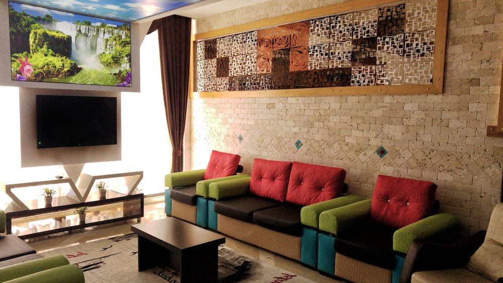 Monte Carlo Hotel 33/50