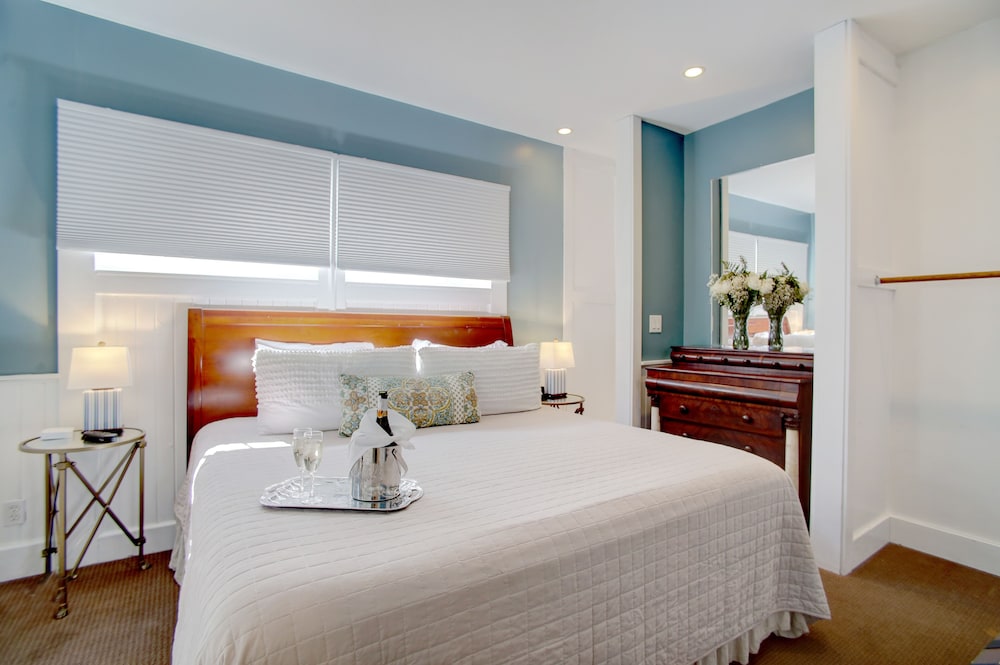LUXURY, COTTAGE, SUITE, KING BED, GARDEN VIEW, PATIO