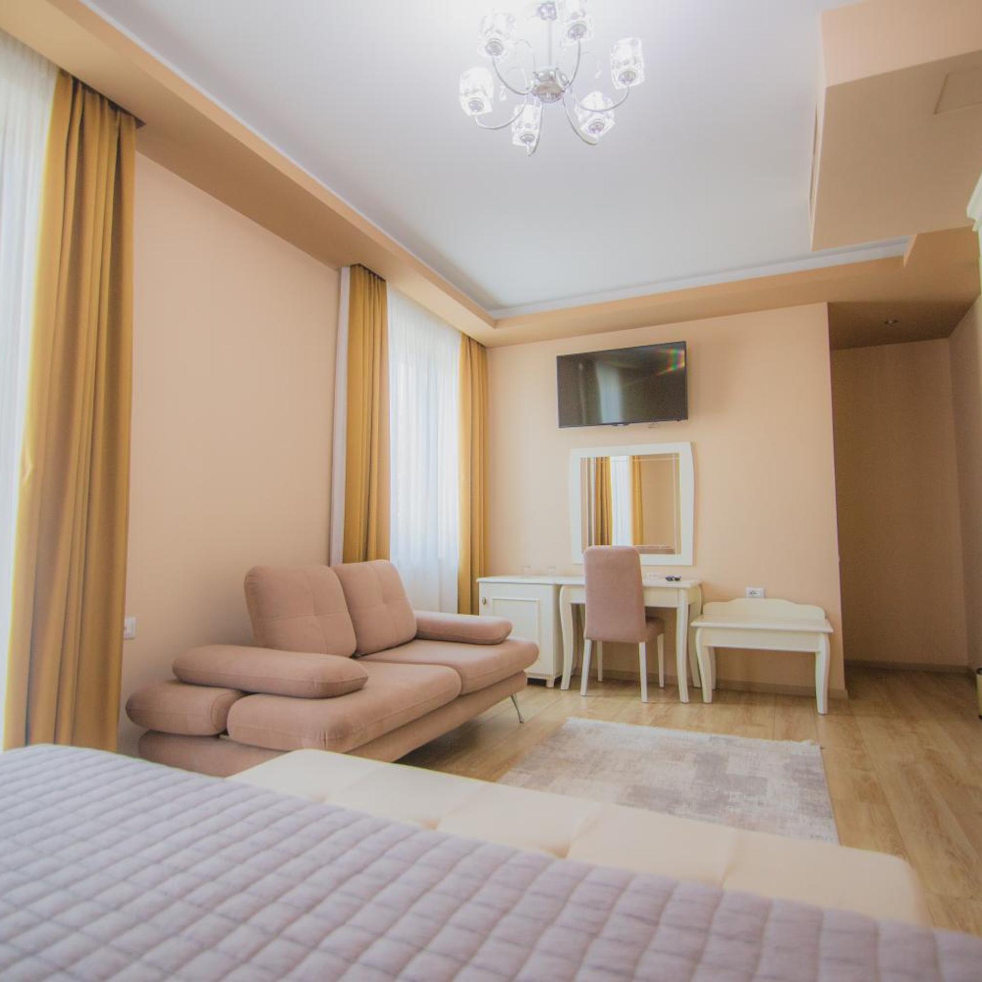 Christi's Hotel Borova 48/60