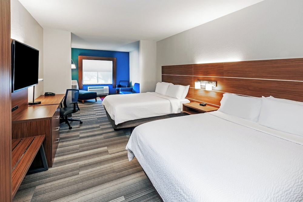 Suite, 2 Queen Beds, Sofa