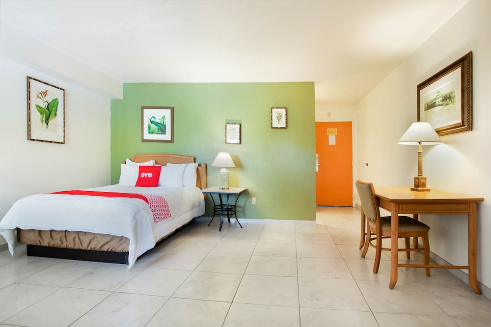OYO Waterfront Hotel Cape Coral/Fort Myers, FL 21/51