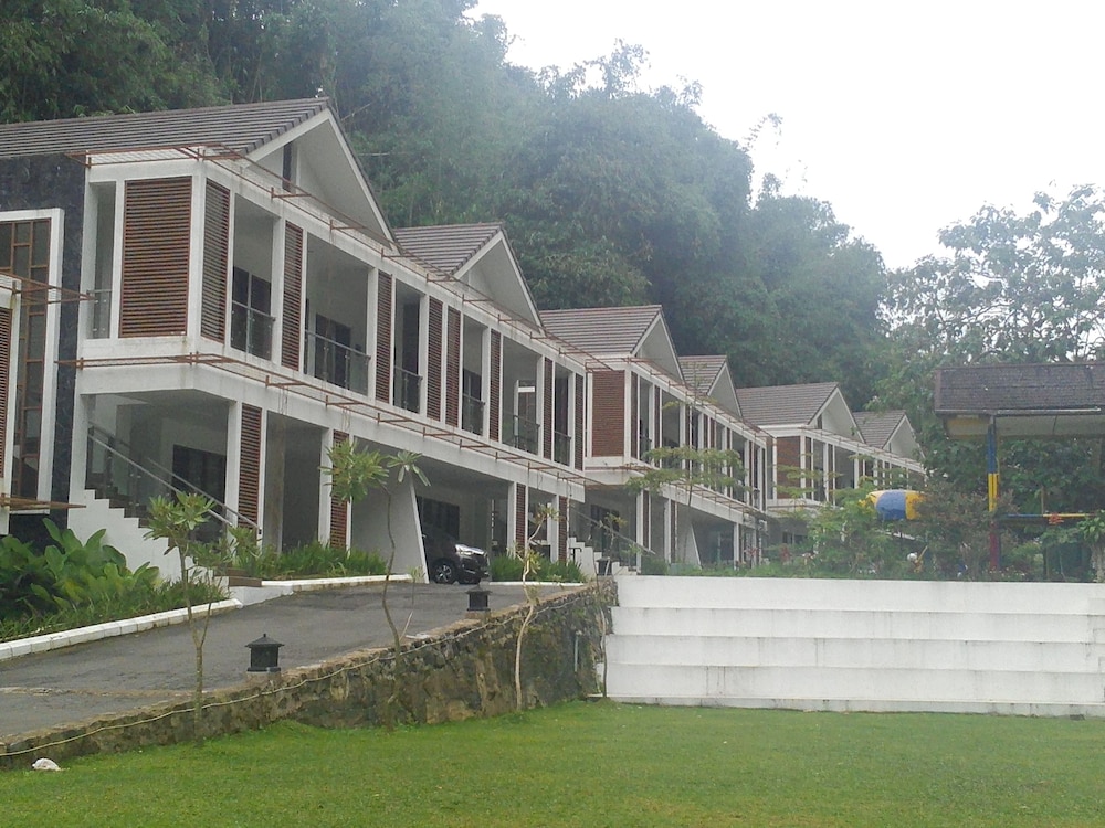 Zuri Resort Cipanas 4/24