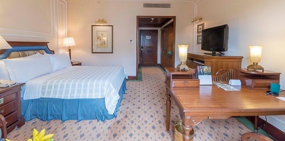 THE OBEROI GRAND 21/81