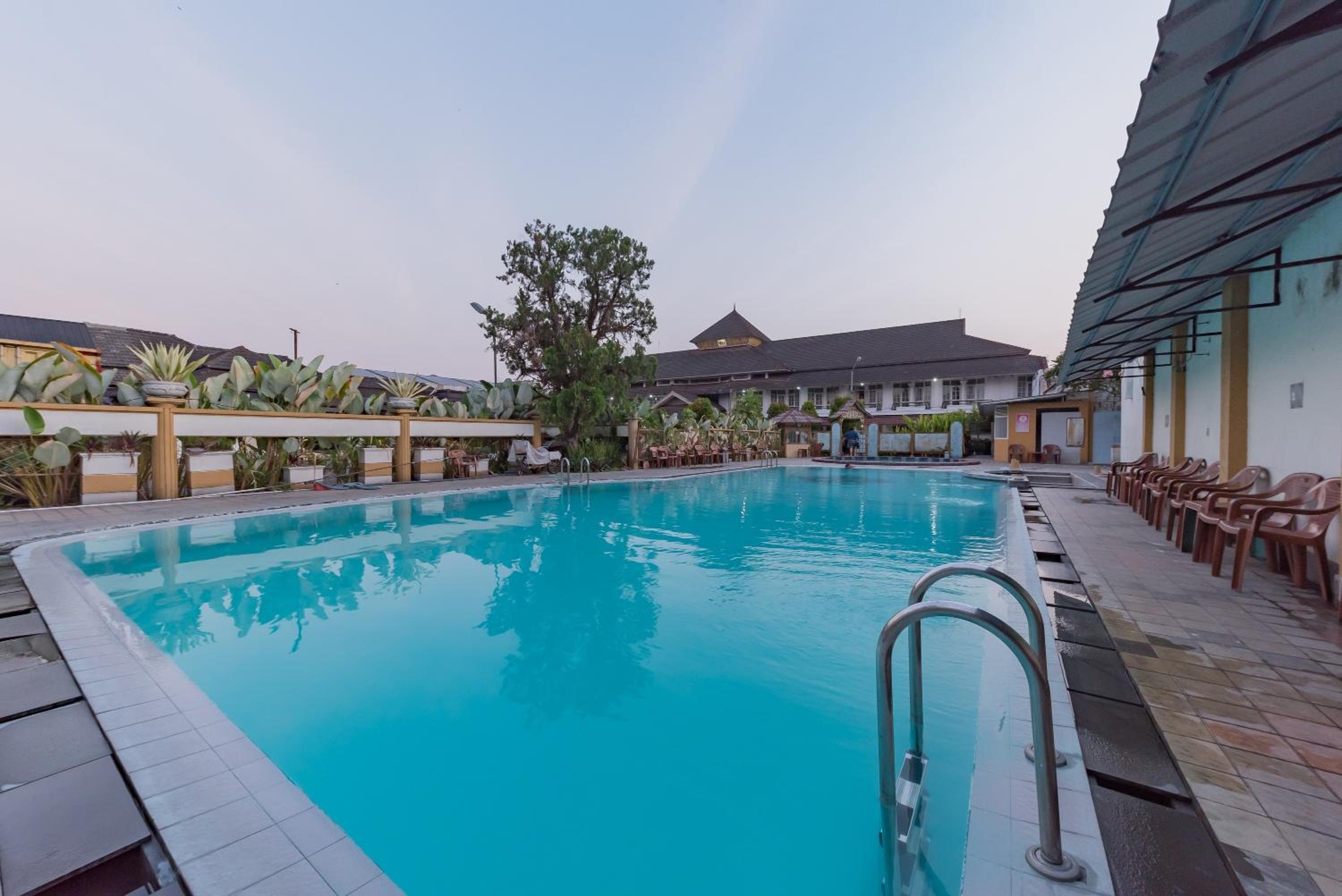 Crown Hotel Tasikmalaya 30/54
