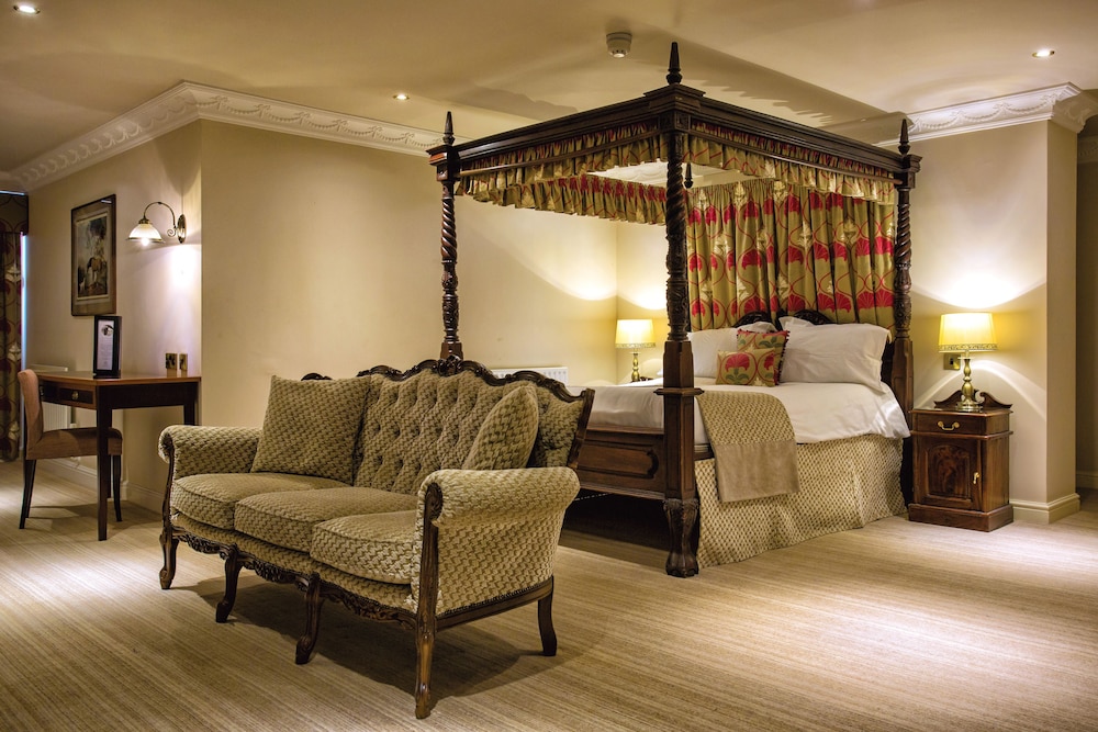 Waterton Park Hotel 46/58