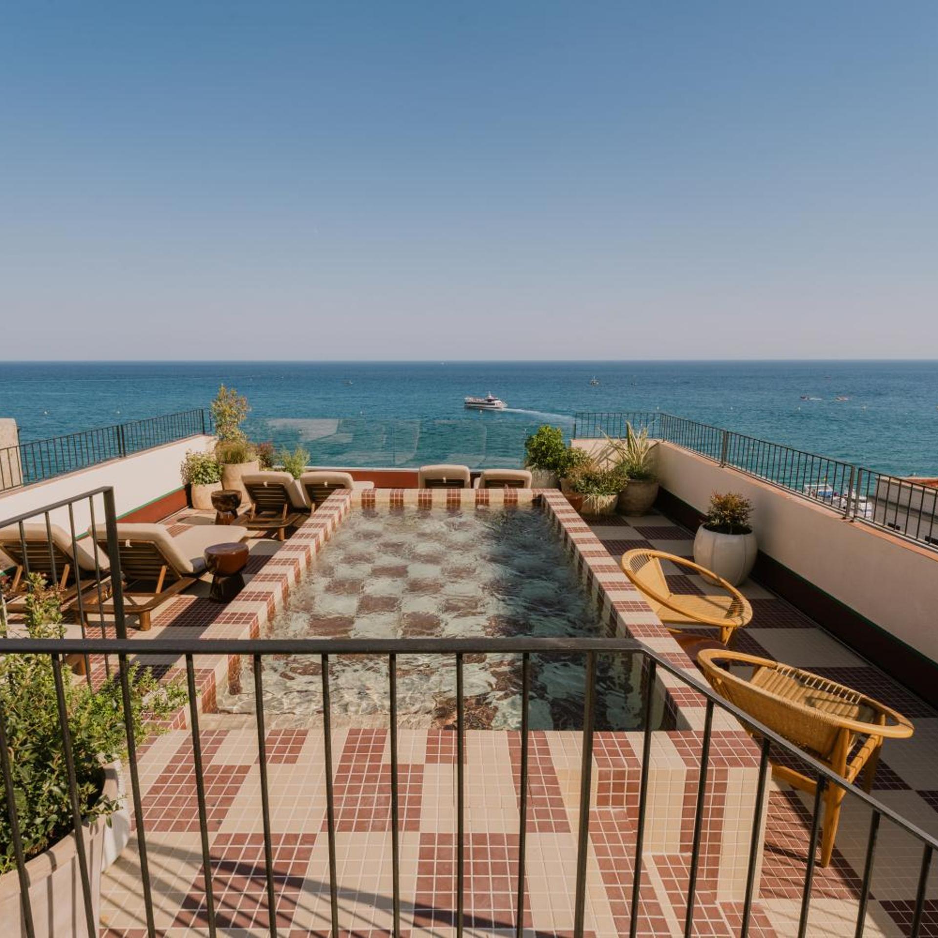 Suites by Miramar 37/50
