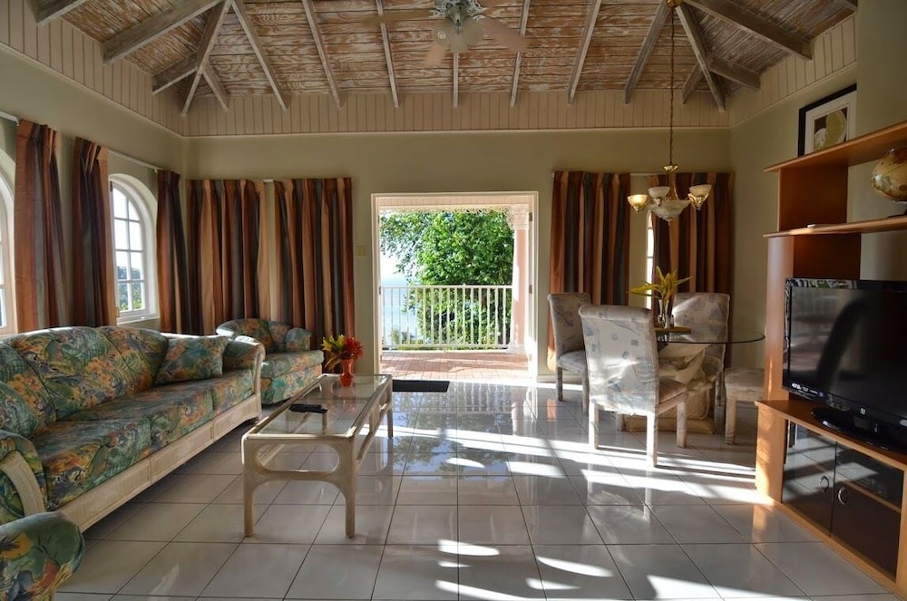 Tropical Lagoon Resort 15/29