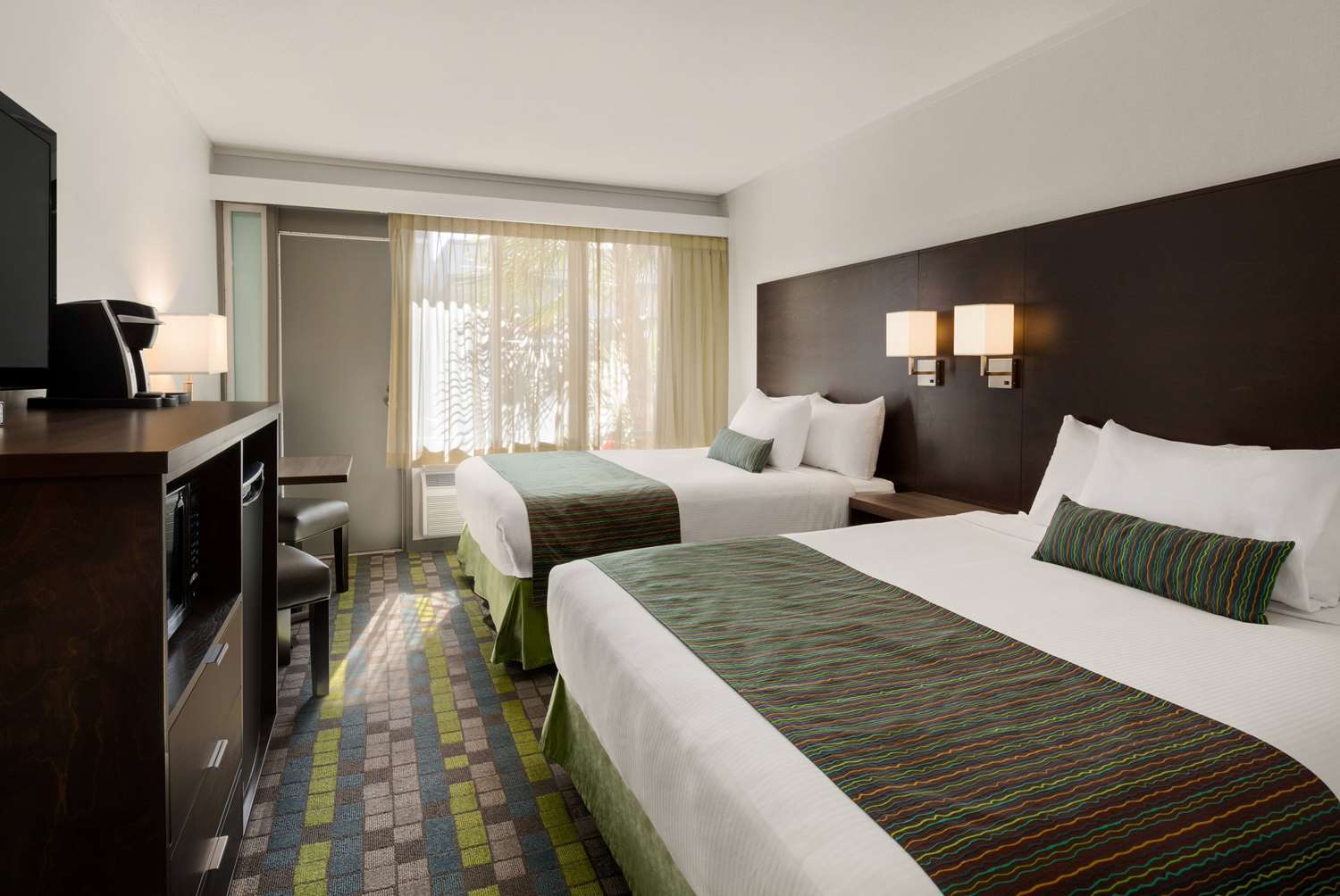 Days Inn by Wyndham Victoria Airport Sidney 6/34