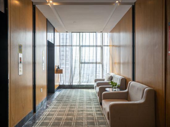 Hotel Conrab (Ganzhou Wanxiang) 50/58