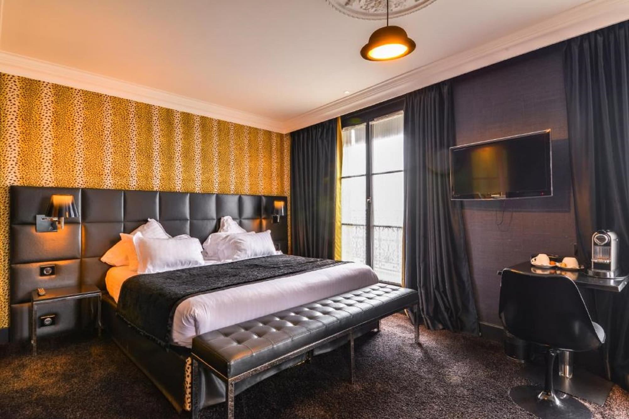 SUITE, EIFFEL VIEW