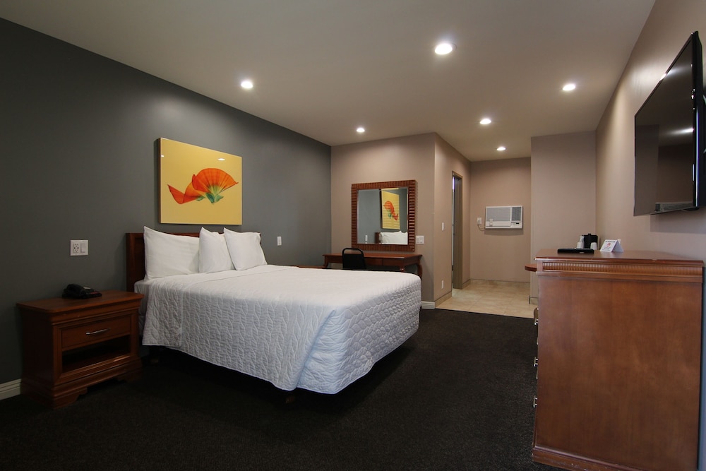 STANDARD, QUEEN BED