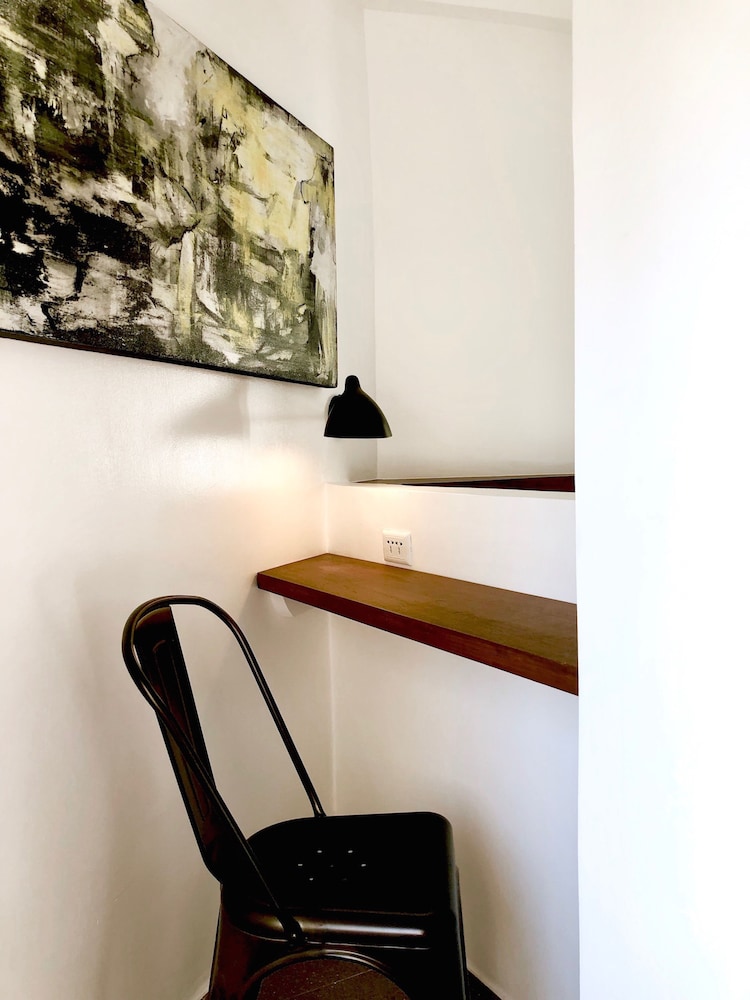 Gomez House 25/36