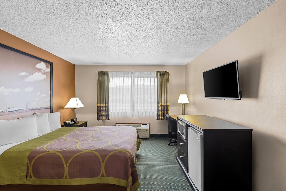 Super 8 by Wyndham Jefferson 17/42
