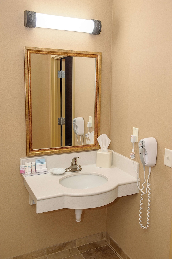 Hampton Inn Suites Brookings 15/37
