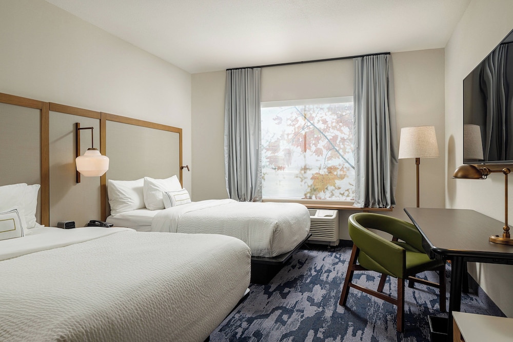 Room, 2 Queen Beds, Bathtub, Accessible