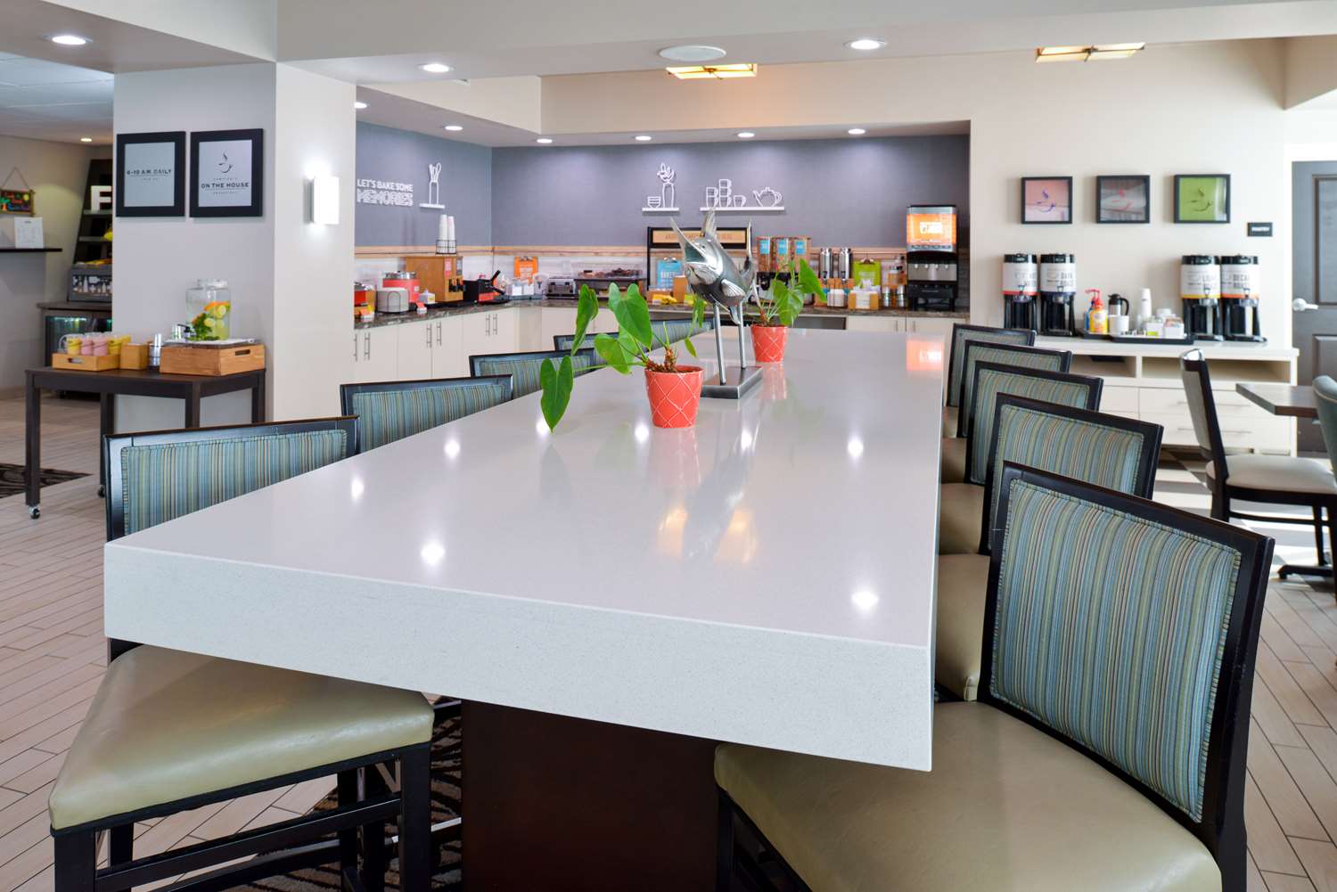 restaurant cafeteria