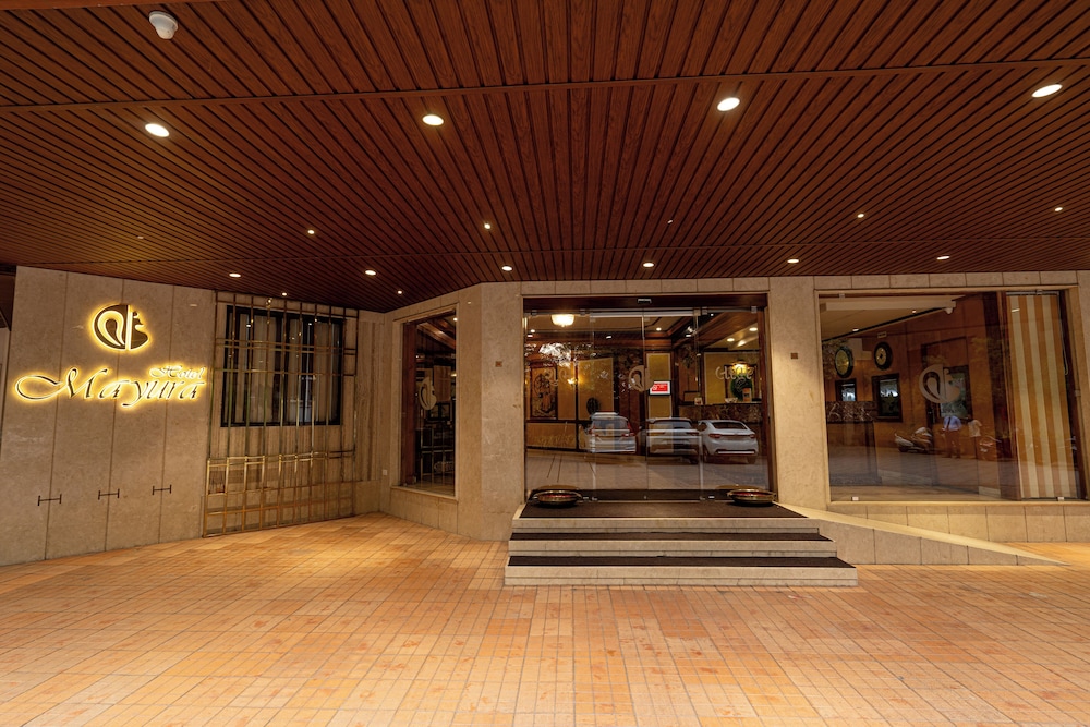 Hotel Mayura 5/50