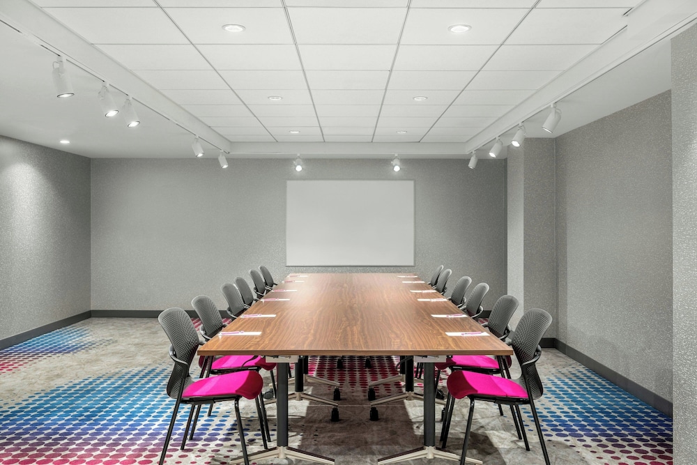Aloft Chicago Schaumburg 25/32