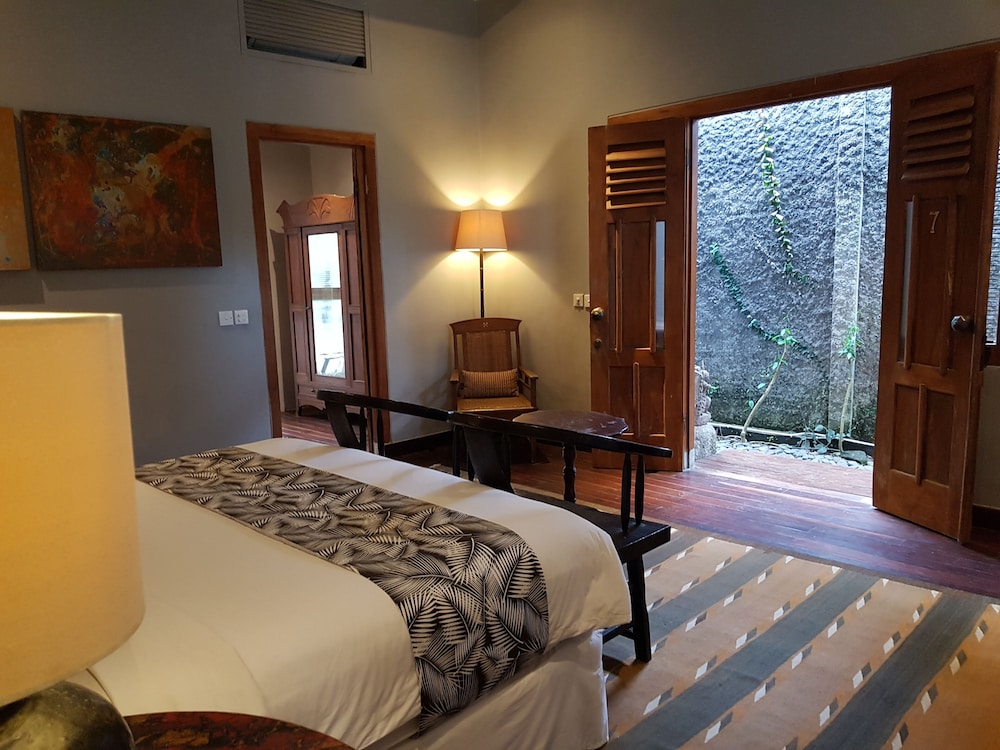 Room & Vespa 3 5/28