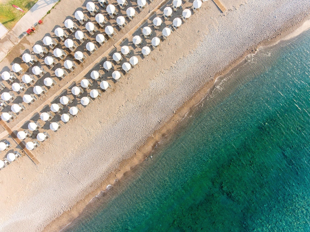 Lindos Breeze Beach Hotel 60/64