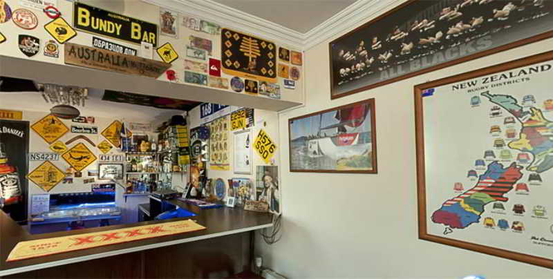 Crowded House Hotel 3/24