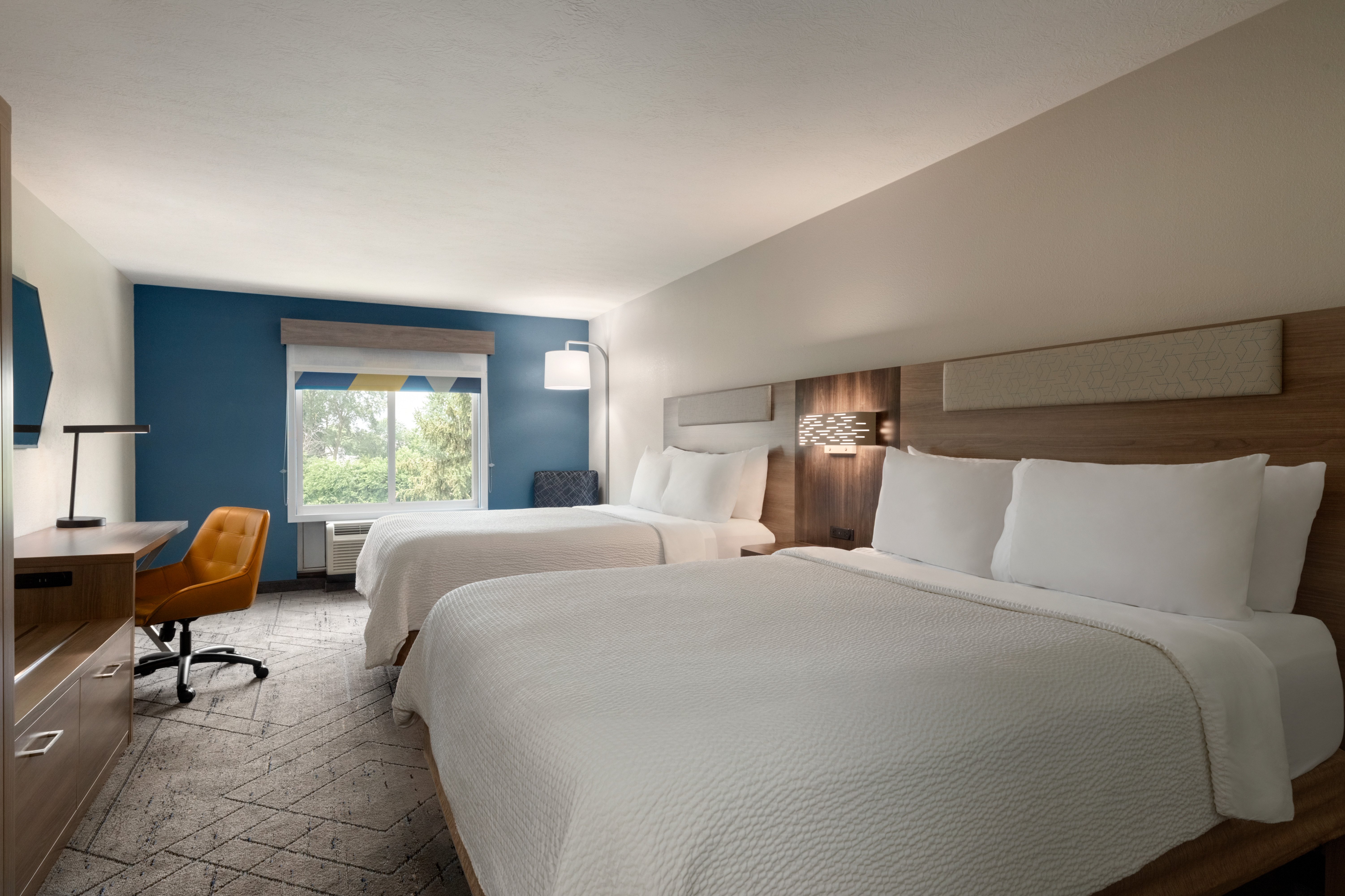 Holiday Inn Express Hotel & Suites North Fremont 16/58