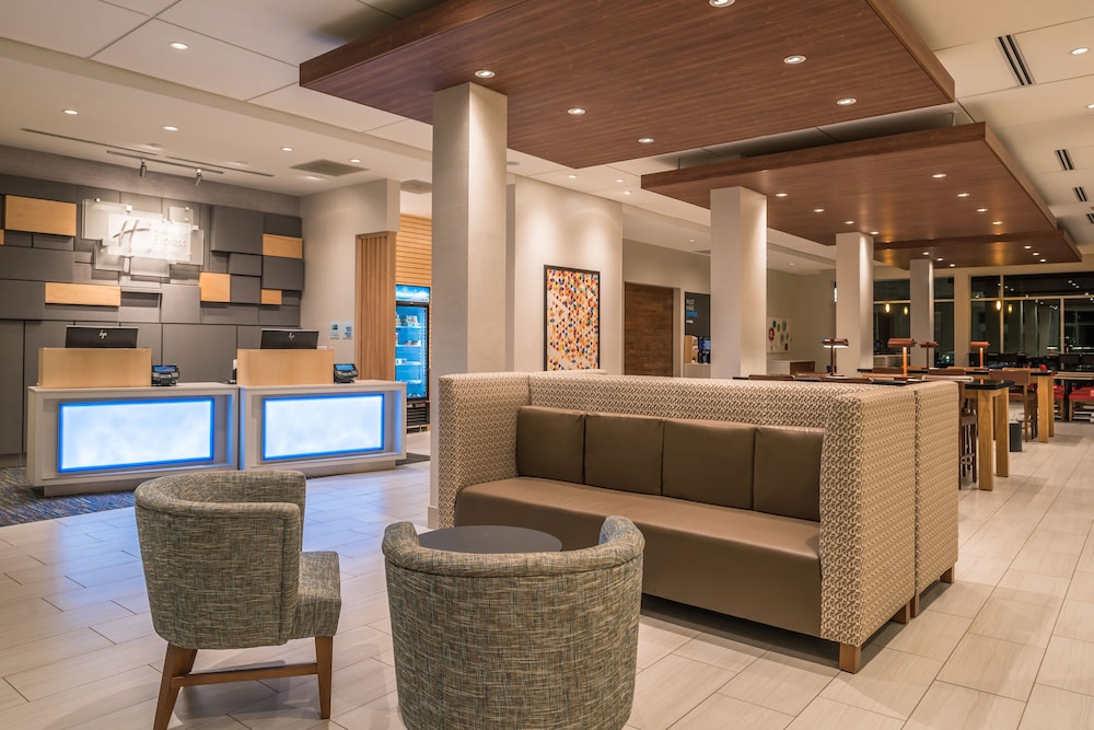 Holiday Inn Express Suites Farmville 11/53