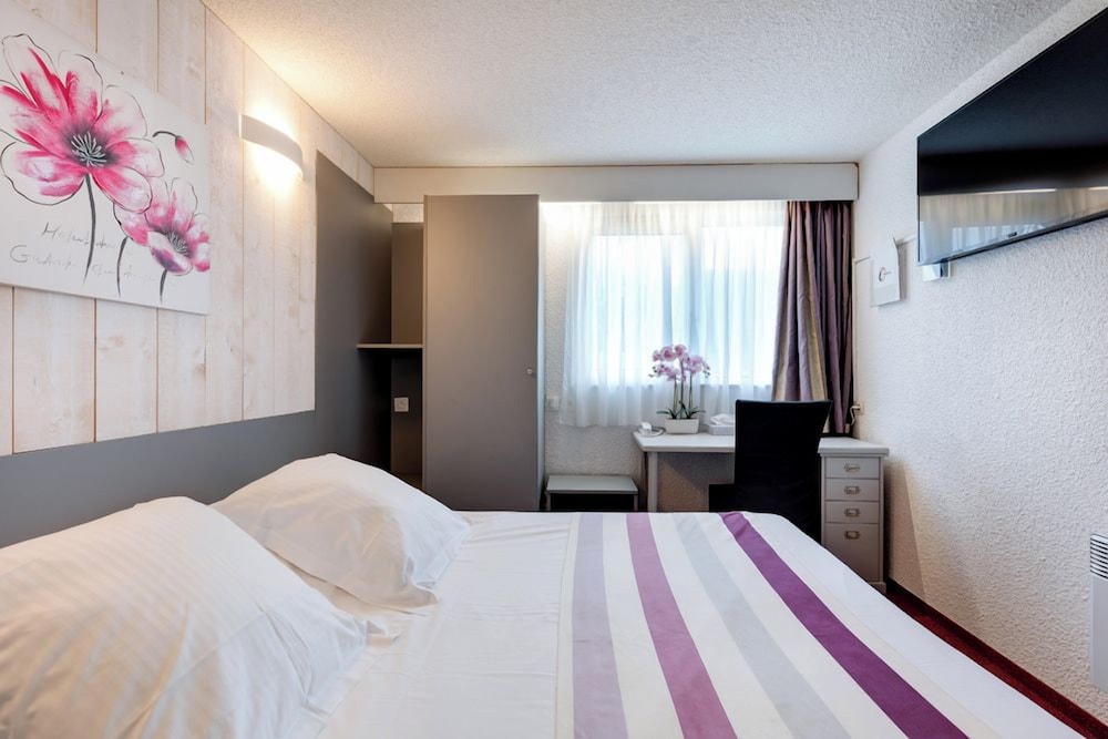 Connecting, Double and Twin Beds
