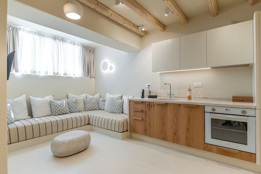 Antony Suites 36/50