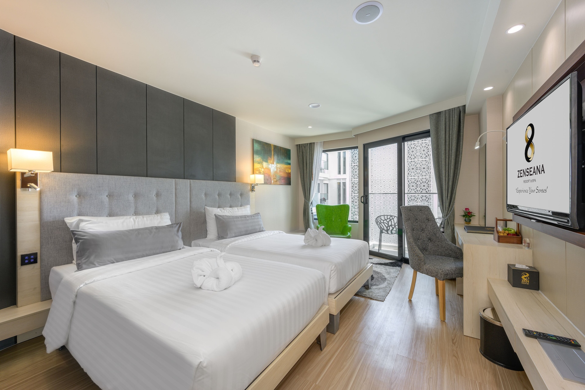 DELUXE, DOUBLE OR TWIN BED, BALCONY