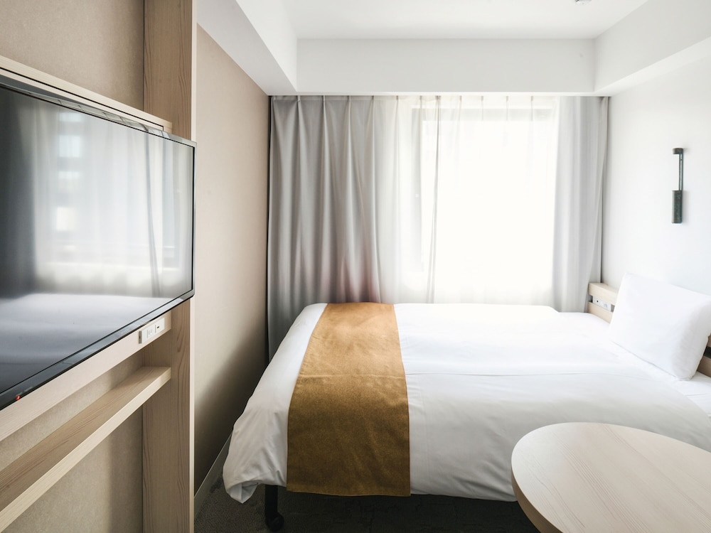 ROOM, SINGLE