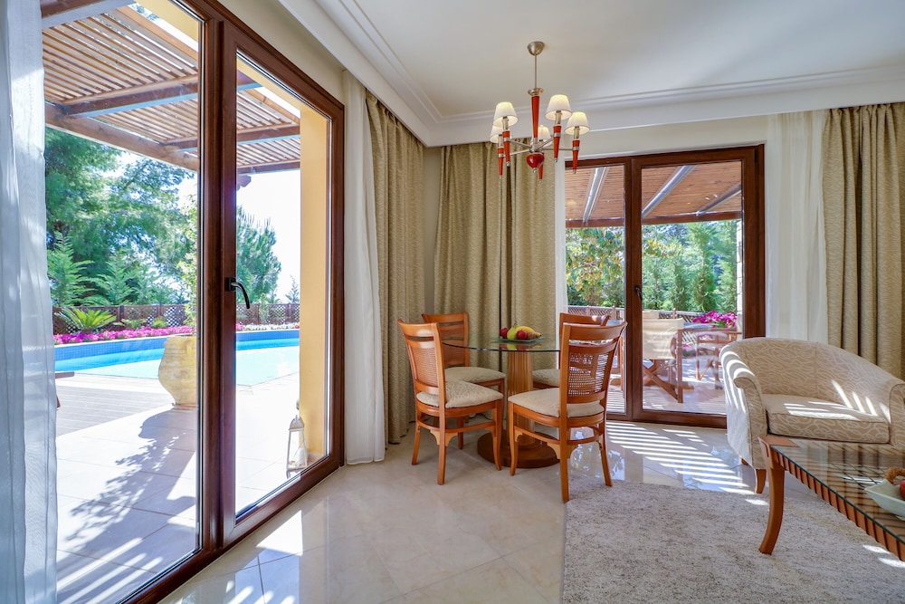 Aegean Melathron Thalasso Spa Hotel 67/81