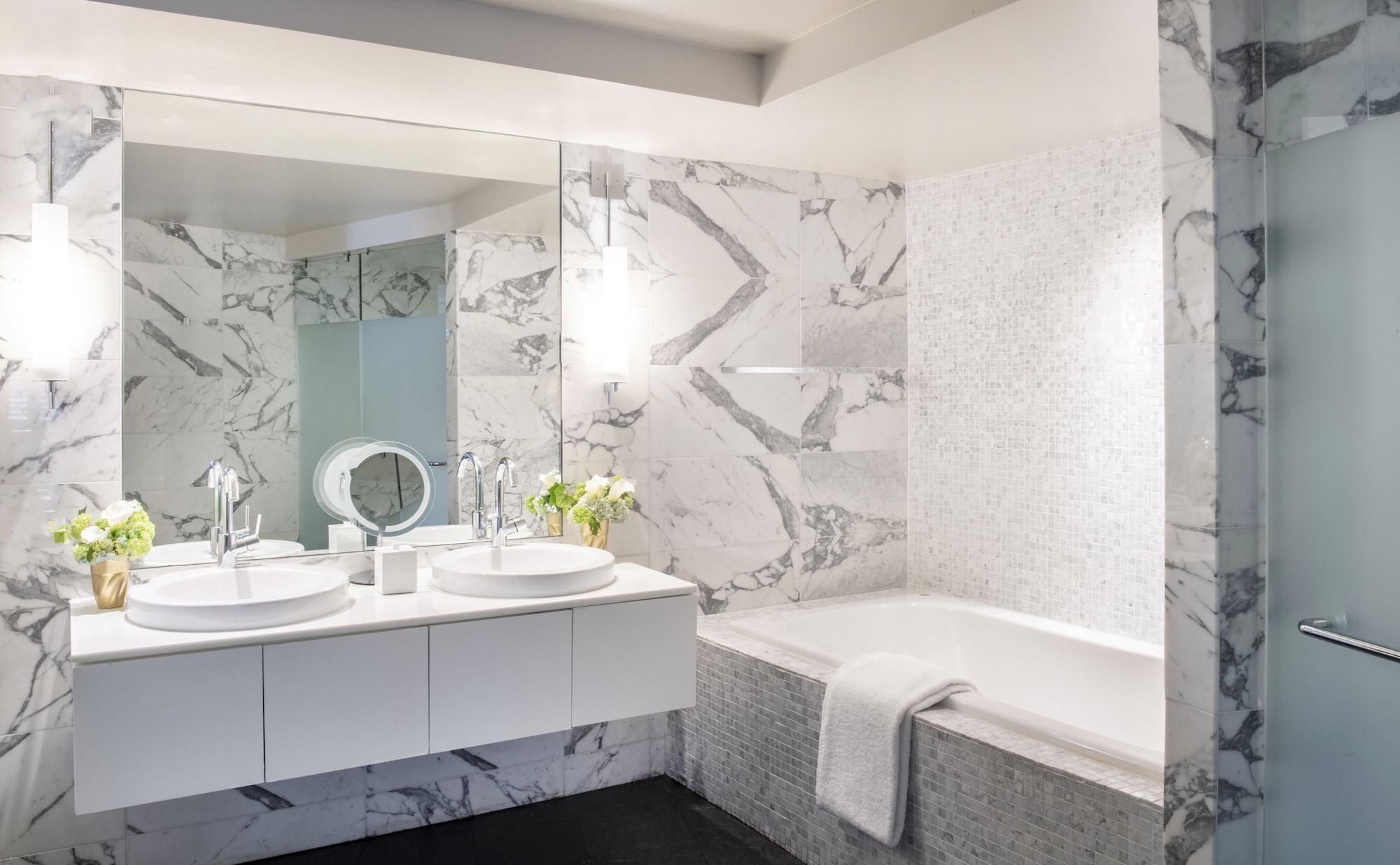 جناح سيغنتشر بسرير كينج بشرفة، Dupont Circle Hotel 4/5