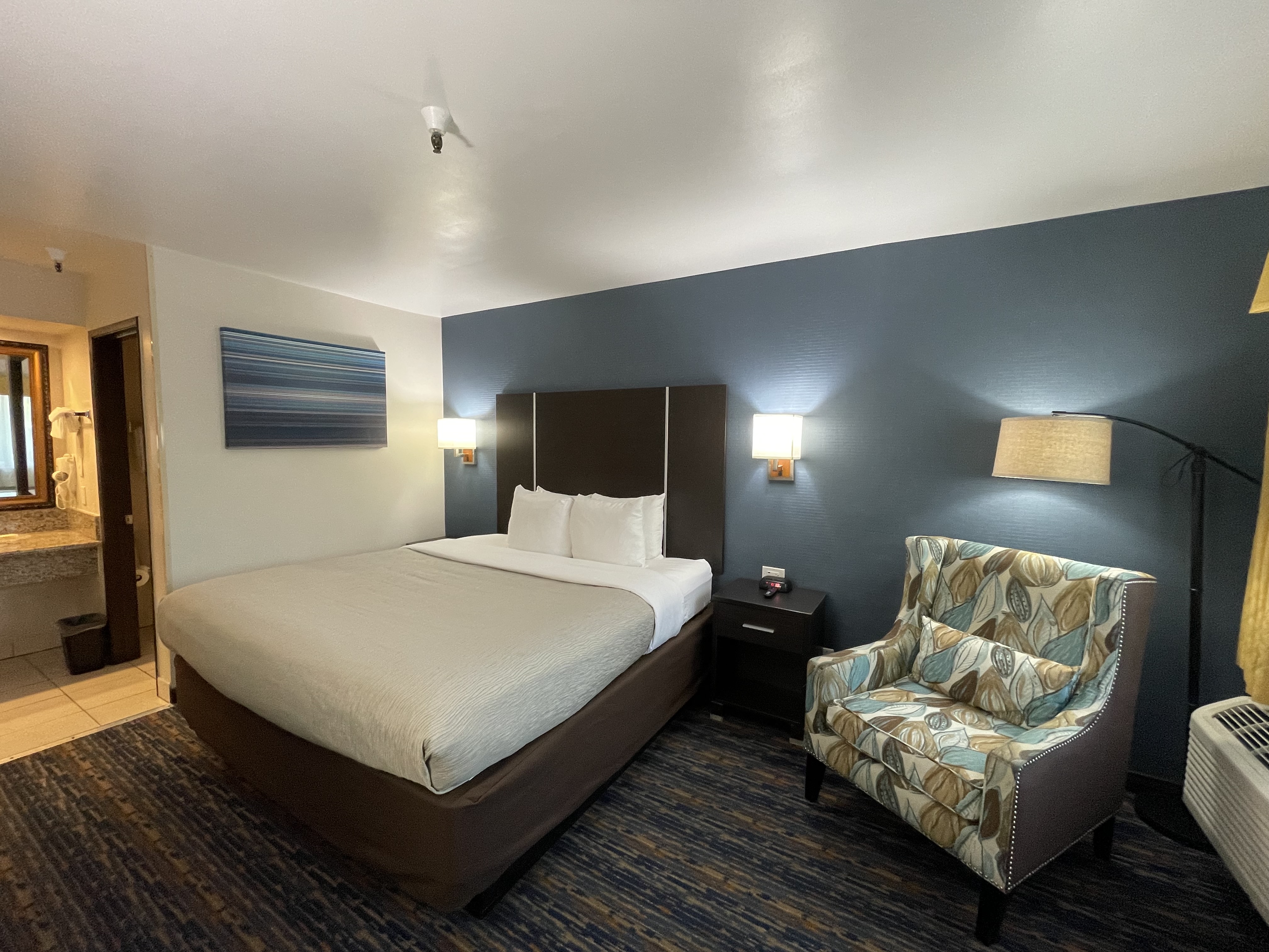 ROOM, KING BED