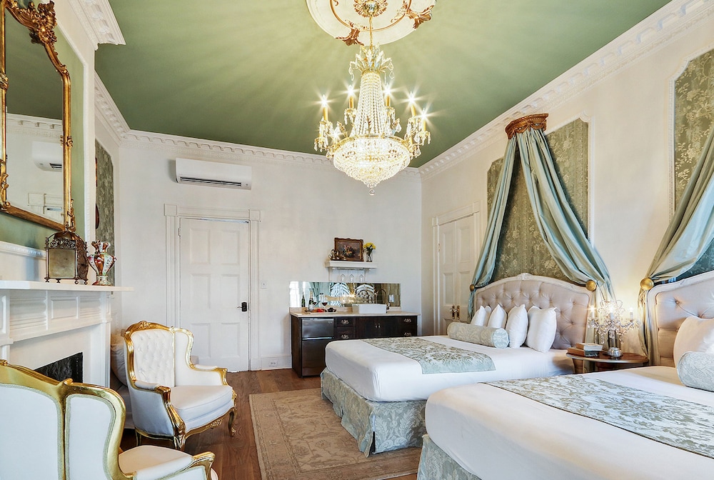 French Quarter Mansion 20/50
