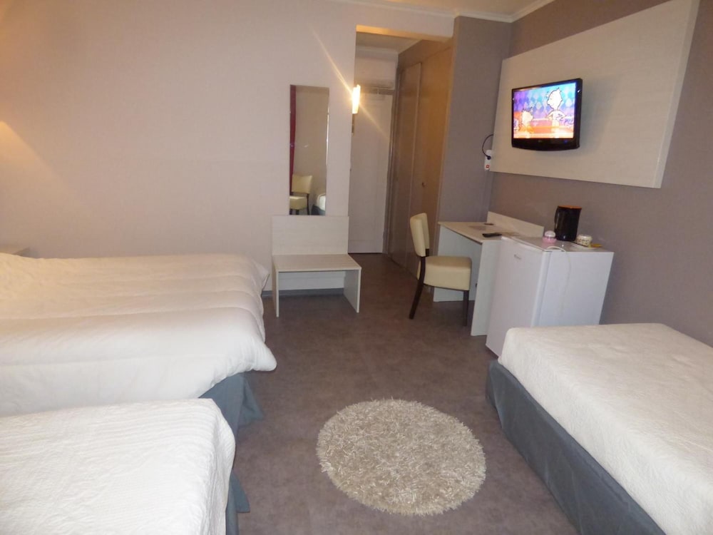 HOTEL DU CENTRE 9/32