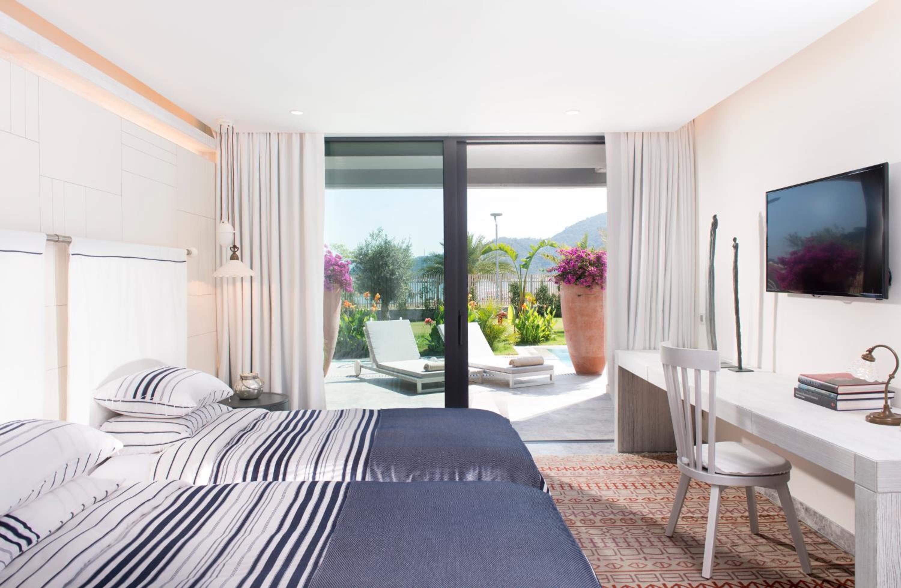 Presidential, Suite, Direct Pool Access