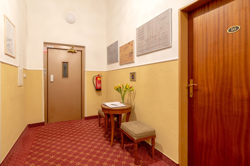Hotel Romania 24/41